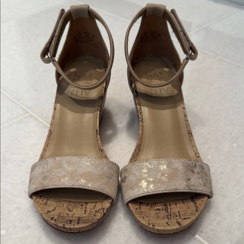 Naturalizer Women's Beige Sandals